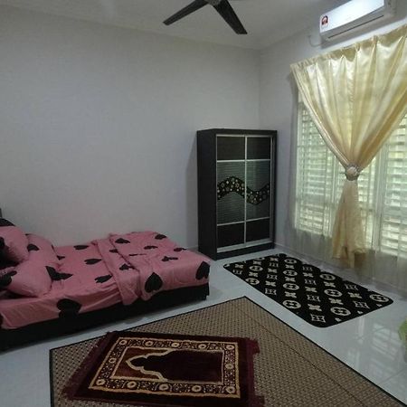 Auni Homestay Kuala Terengganu Esterno foto
