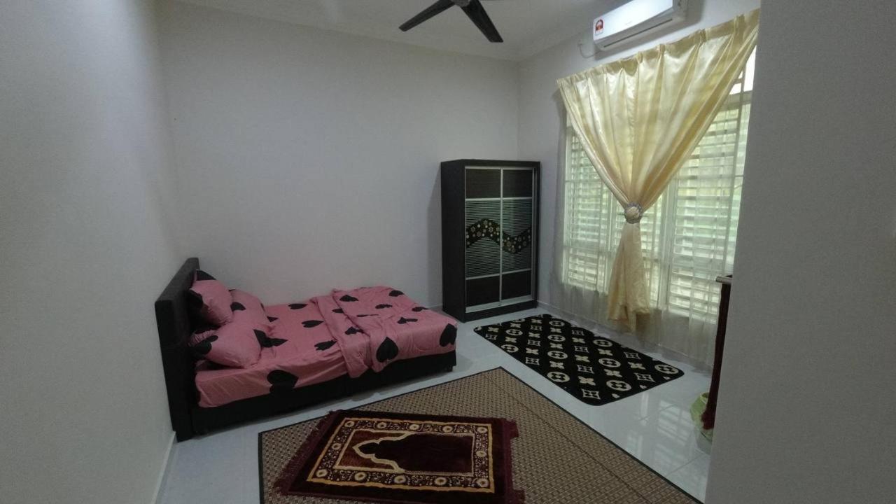 Auni Homestay Kuala Terengganu Esterno foto
