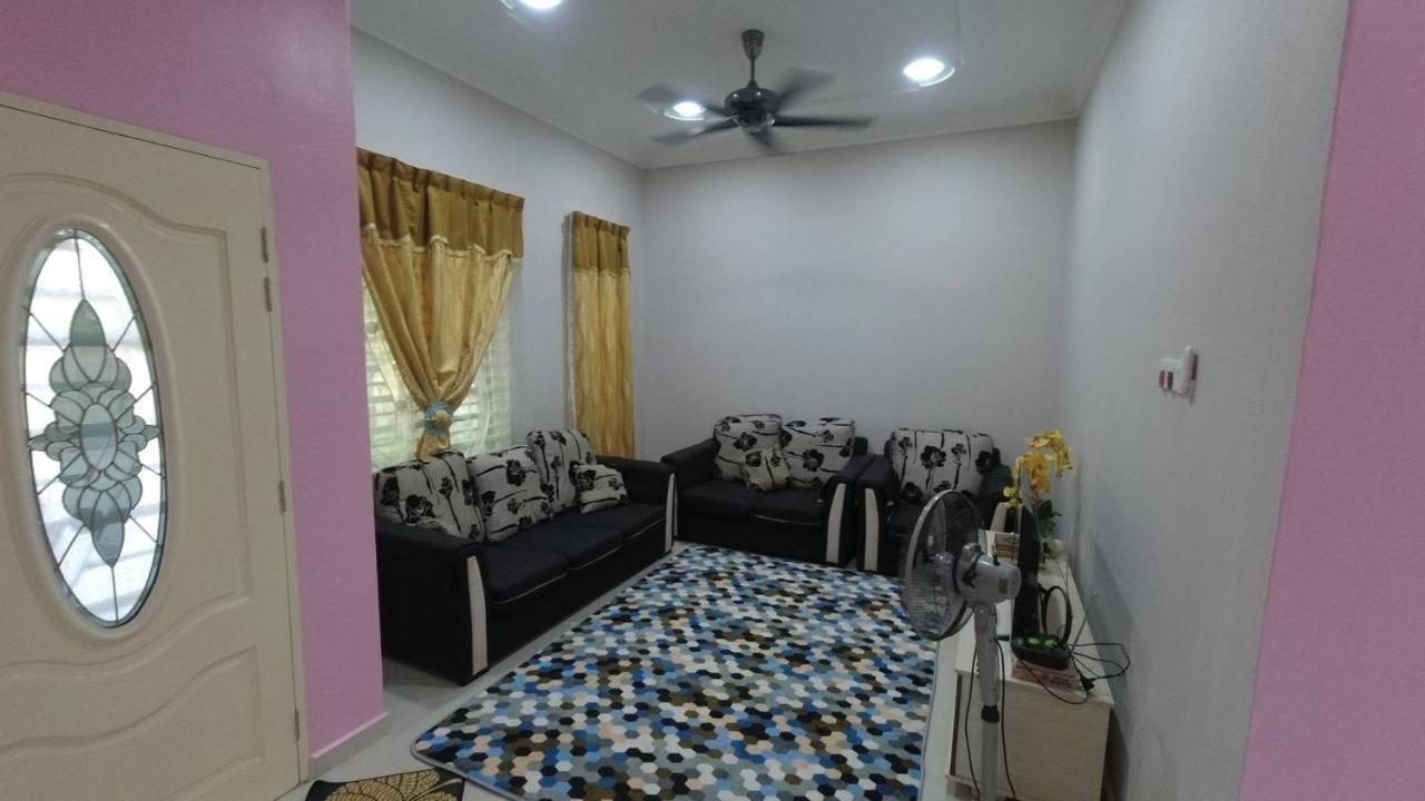 Auni Homestay Kuala Terengganu Esterno foto