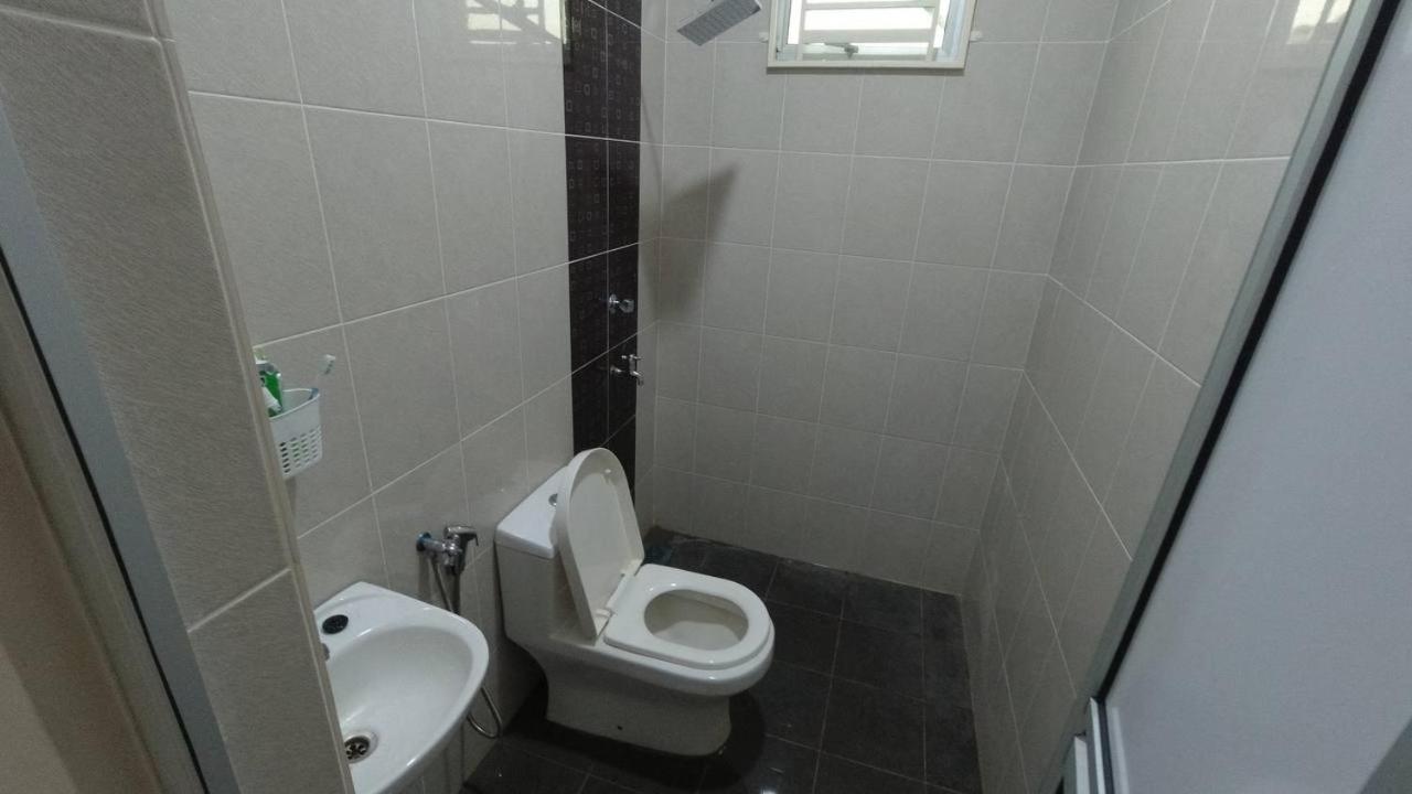 Auni Homestay Kuala Terengganu Esterno foto
