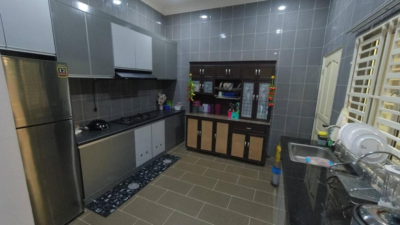 Auni Homestay Kuala Terengganu Esterno foto